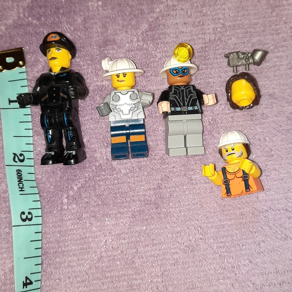 Lego Toys 3 and 1/2 men - Picture 1 of 8